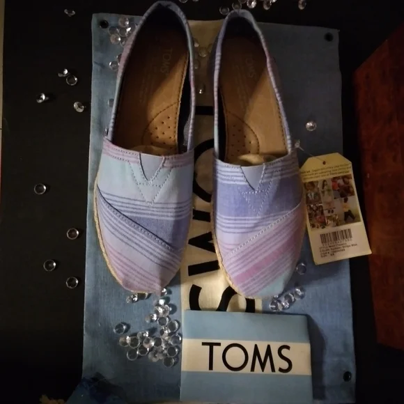 TOMS - Picture 6 of 8